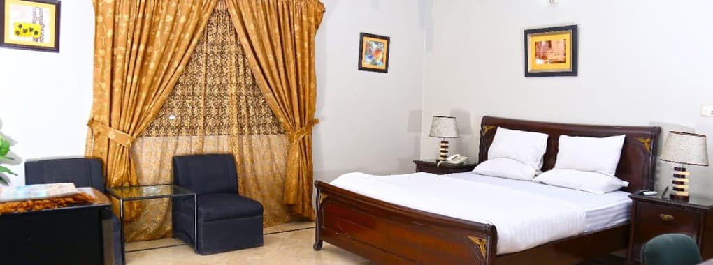 Luxury Inn cover