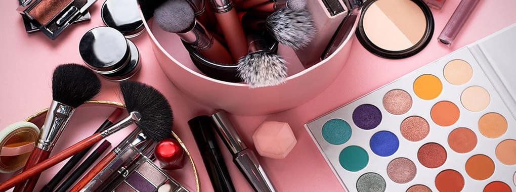 Makeup Store cover