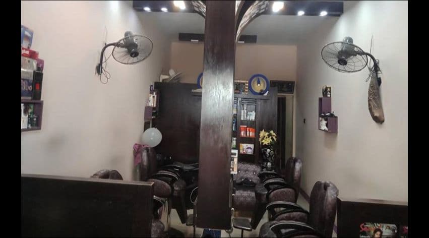 Selfie Hair Salon cover