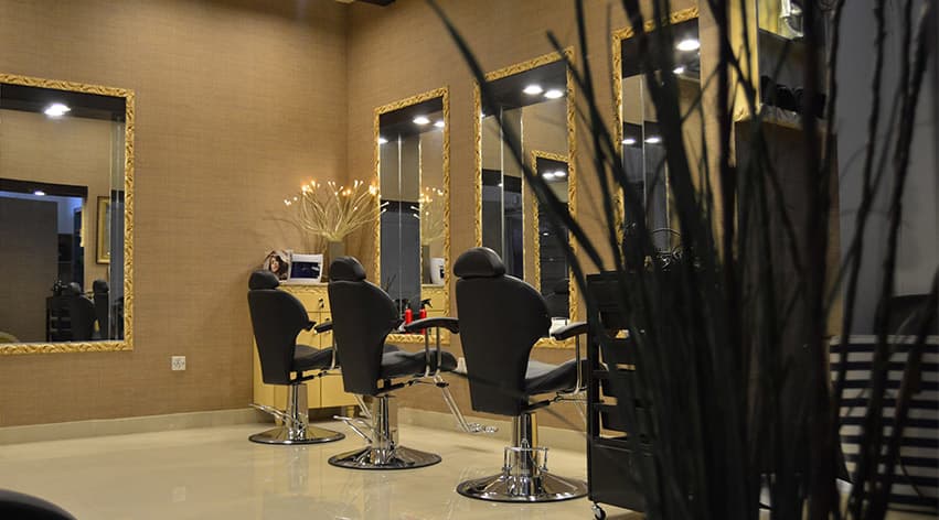 Hennas Luxury Salon cover